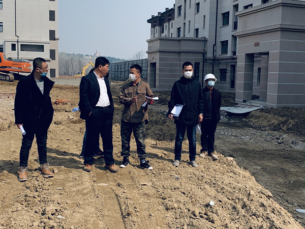 18.园林公司总经理牛树威带队查抄.jpg 18.园林公司总经理牛树威带队查抄.jpg