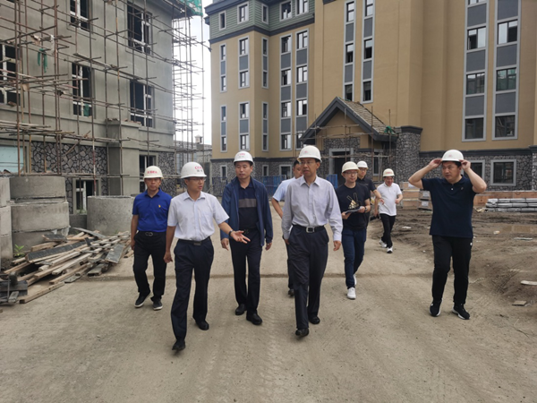 1长白山管委会向导视察海洋之神·山河府项目_副本.png