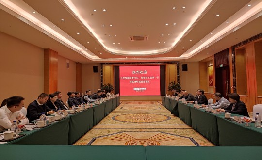3.长发集团党委书记、董事长王宏来一行光临海洋之神调查调研_副本.jpg 3.长发集团党委书记、董事长王宏来一行光临海洋之神调查调研_副本.jpg