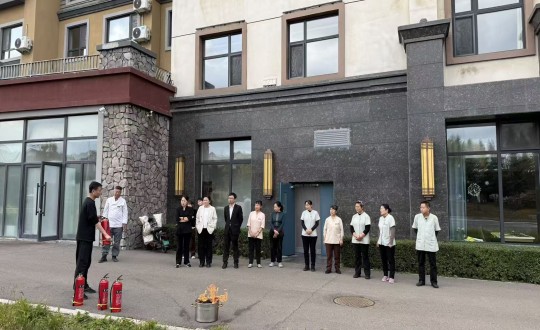 1.长白山海洋之神酒店组织发展消防安全培训_副本.jpg